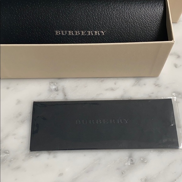 Burberry sunglasses - Picture 8 of 8